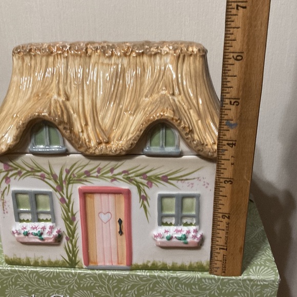 CIRCLE OF KINDNESS DOOLAN STREET COTTAGE STORAGE JAR - Picture 12 of 16